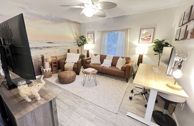 Downtown Relaxing Guest Suite
