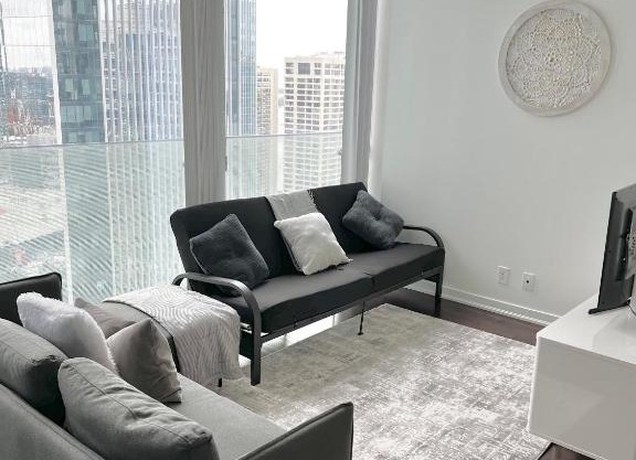 Downtown Toronto Condo near CN Tower