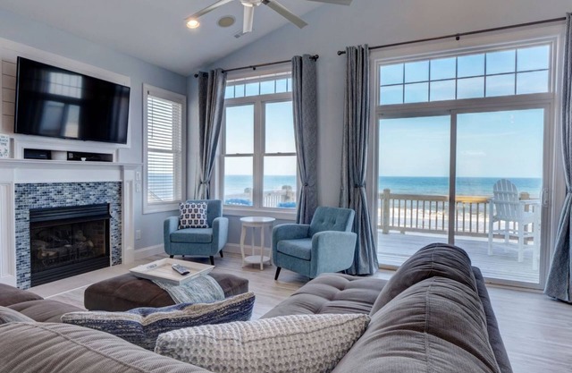 Dream Getaway a Gorgeous Private Oceanfront with Hot Tub Sleeps 12