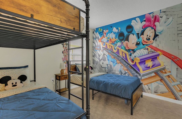 Dream Stay Orlando with pool and home theater. Minutes away from Disney World