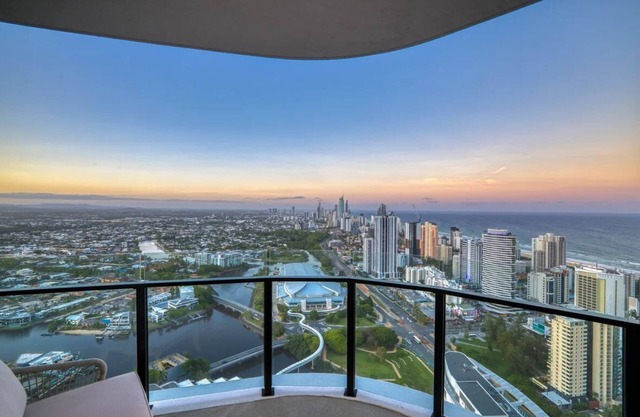 “Dream View” @ The Star - Panoramic Ocean, City - 2 bed - Sleeps 5 - Broadbeach