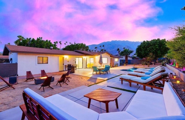 Dream VIEWS! Pool, spa, + fire pit! 3br, 2ba
