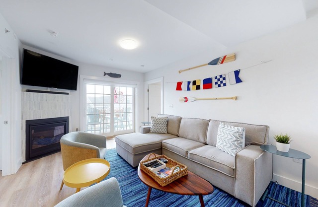 Dreamy ocean-view perch with furnished balcony & beach access - dog-friendly