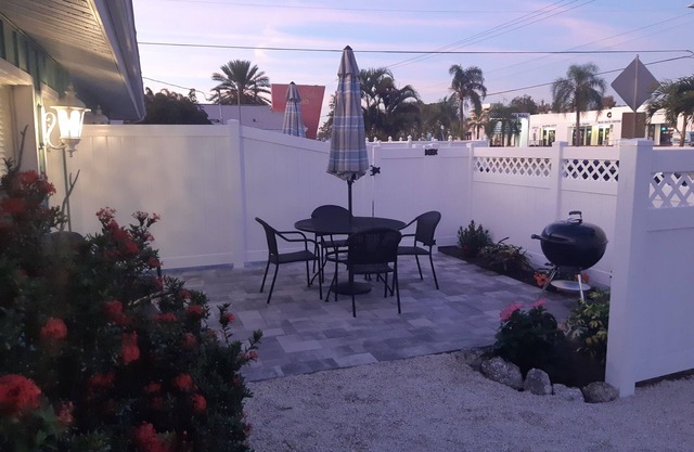 Drift Inn A, Heated Pool, Beach and Amenities, 2-3 min walk.