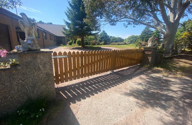 Drummond House - Pets welcome free, 3 acres of gardens, free parking
