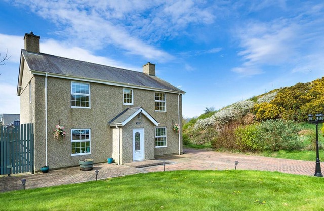 Drws y Llan in the beautiful Pwllheli