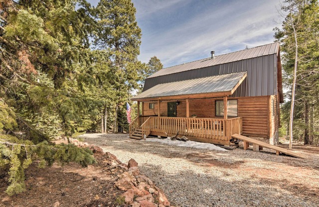 Duck Creek Village Cabin w/Deck on Half Acre