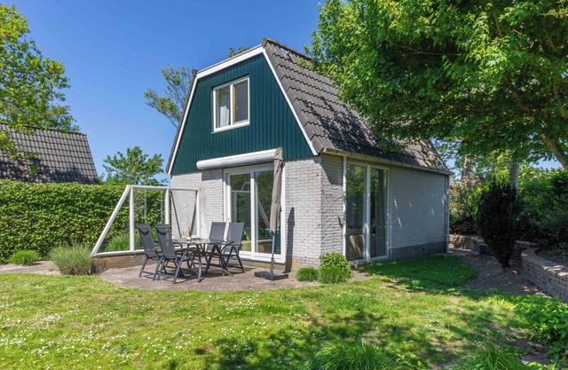 Dune Bungalow directly against the dunes for 5 persons. Holiday home, Privacy, Walking, Cycling.