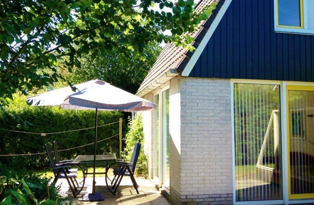 Dune Bungalow directly against the dunes for 5 persons