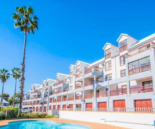 Dune's getaway in Mossel Bay, just minutes 900m from the beach, offering comfortable accomodation