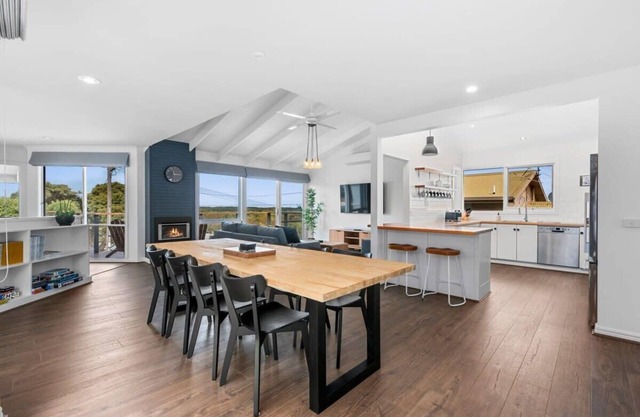 Dune Views Beach House, Gas Fire. Ocean Grove