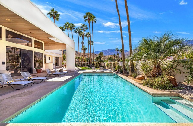 'Dunham Estate' Swanky 1/2 Acre in PS!