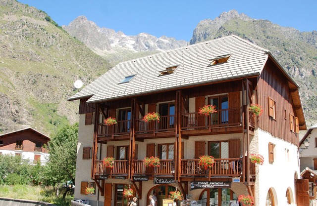 Duplex apartment 6/8 people, south east balcony, swimming pool, jacuzzi