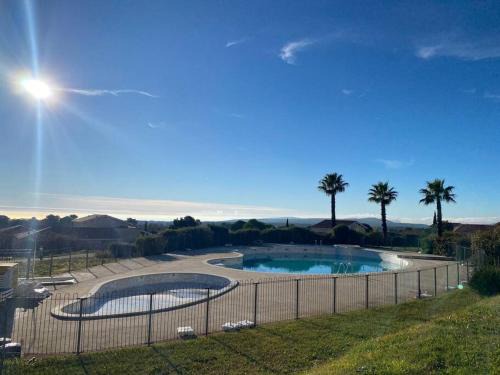 Duplex 6 pers proche circuit Paul Ricard Le Castellet avec piscine