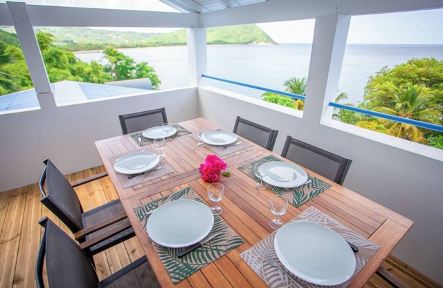 Duplex Avec vue Panoramique sur la Baie de Grande Anse Avec un Accès Directe mer