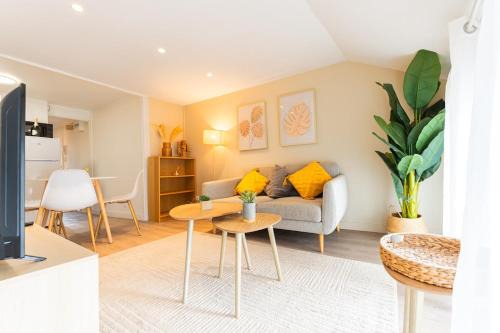 Duplex Confortable en Centre avec 2 Chambres