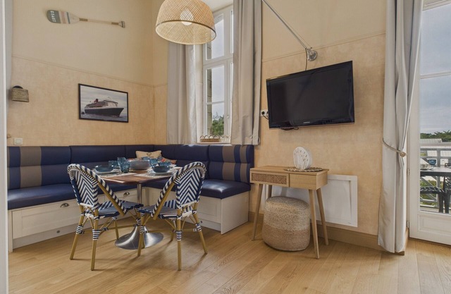 Duplex for 4 with balcony and direct beach access