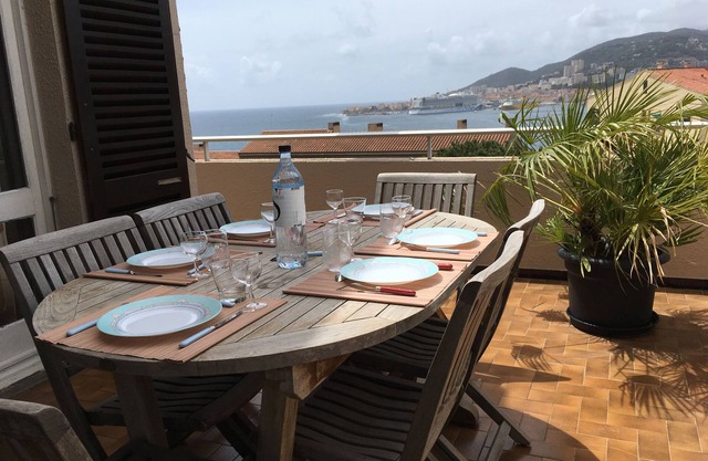 Duplex in Ajaccio, between two beaches, sea view, 7 per, 3 bdrms, 2 bathrms, 3 terraces