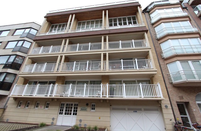 Duplex in Knokke near North Sea Beach