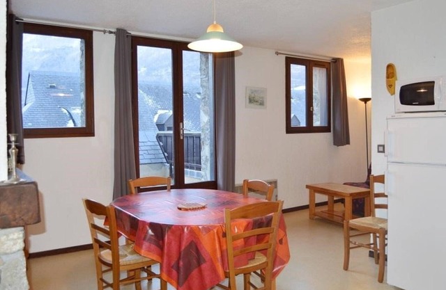 Duplex T4 for 7 with terrace and parking in Esquièze-Sère