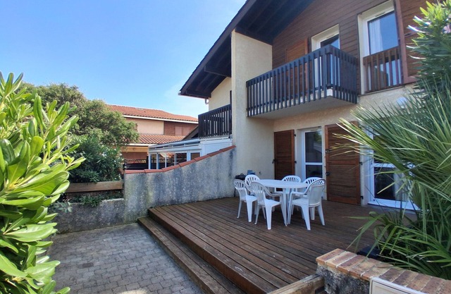 Duplex Villa with Pool Near Seignosse Beach and Shops