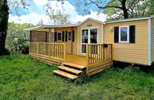 E007-Unit-Family-Private Bathroom-Terrace