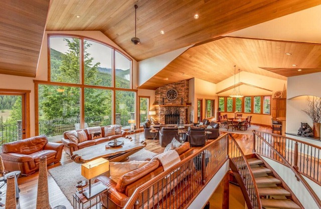 Eagle House, Hostaway
