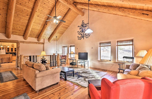 Eagle Nest Home w/Hot Tub & Views - 5 Min to Lake