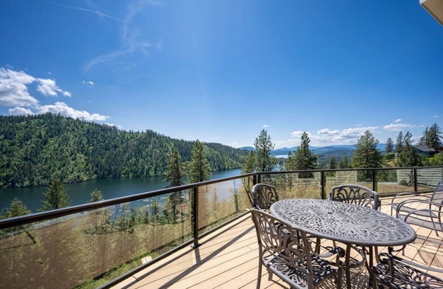 Eagle View Perch | Amazing Lake Views
