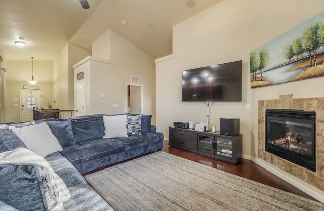 Early Check in/Pet Friendly/Near Military Base/Hot Tub