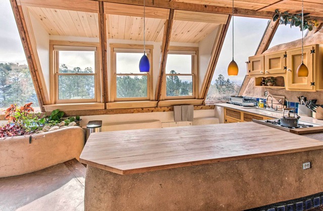 Earthy Escape: Wood-Burning Sauna, Mtn View!