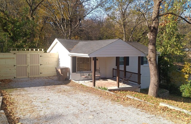 East Nashville Ranch less than 10 minutes from downtown and the Grand Ole Opry