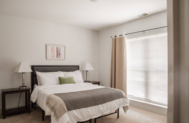 East Side 1BR Apt - Near Brady St and Fiserv with Balcony