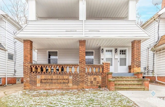 Easy Access to Downtown | Smart TV, WiFi & Parking