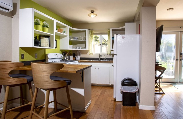 EASY PARKING: Solar-powered, pet-friendly, fully-fenced yard in South Park