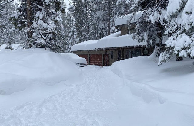 Ebbetts Pass Getaway - Awesome Easy Access Large Mountain Cabin