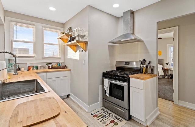 Eclectic 2 Bed Apt W/Parking Near State Forest