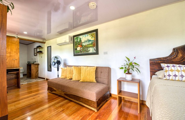 Eco-friendly 1 bedroom 300 Mts from beach and town
