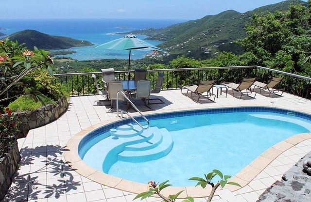 Eco-Friendly 3 BR villa with pool. Stunning Coral Bay views!