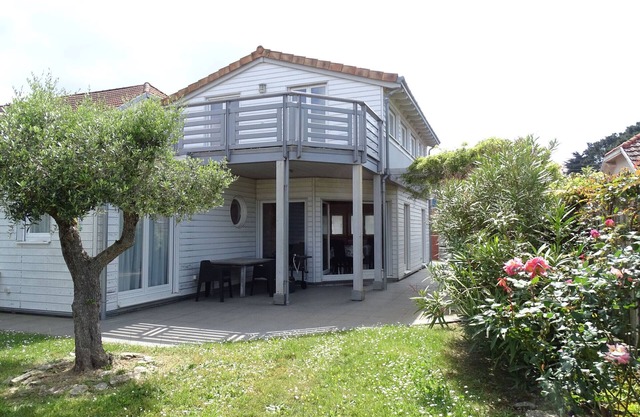 Eco-friendly house near the sea with garden and wifi