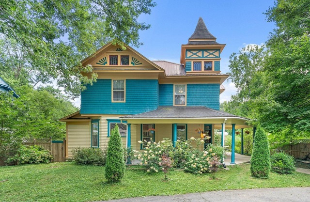 Ecusta Manor, Steps from the Ecusta Trail, Walk to Downtown