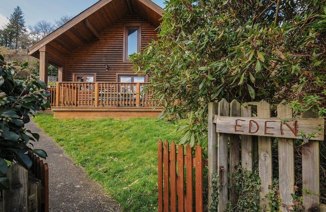 EDEN, pet friendly, character holiday cottage in St Breward