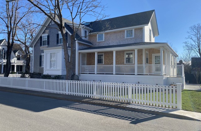 Edgartown Historic, Remodeled, Luxury Home - In-Town, Beach Access, AC, Parking
