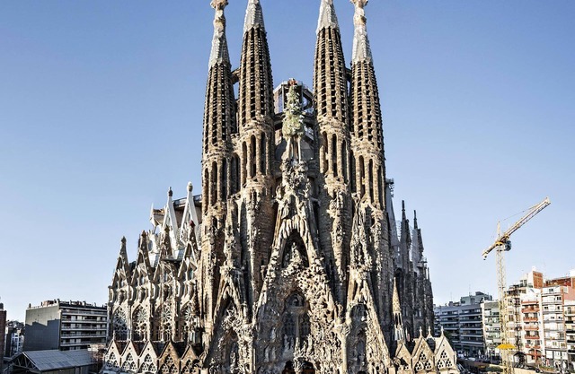 EDIFICIO DE FANTASTICOS APTOS. EN BARCELONA, centro, 7 pers.