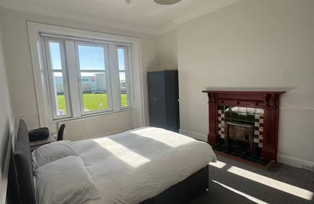 Edinburgh Duplex Sleeps 11.