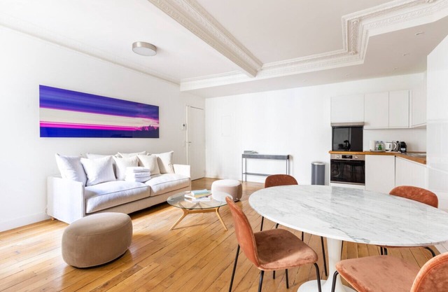 Eiffel Tower - New Renovated 4 people