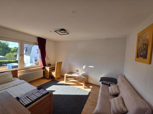 Eine schöne Unterkunft in einer ruhigen Gegend mit gemeinsam genutzte Bad und Küchengeräte