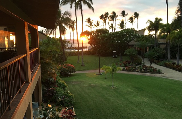 Ekahi 8F, Oceanview Studio, extremely close to Beach and Main Pool! 2nd Floor