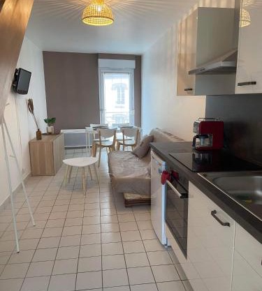 Eléonore, F2 en duplex avec cour commune et proche de la mer, 3