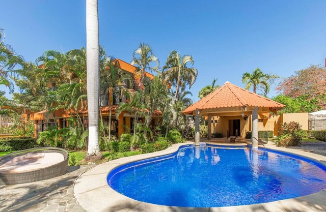 El Coco #3- 2 Bedroom Family Villa, Relaxing Pool